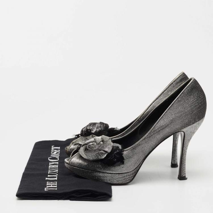 Pre Owned Louis Vuitton Metallic Grey/Black Lurex Fabric Floral Peep Toe Pumps Size 38