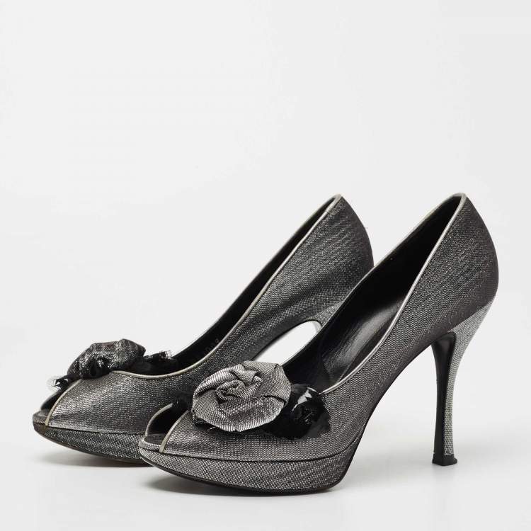 Pre Owned Louis Vuitton Metallic Grey/Black Lurex Fabric Floral Peep Toe Pumps Size 38