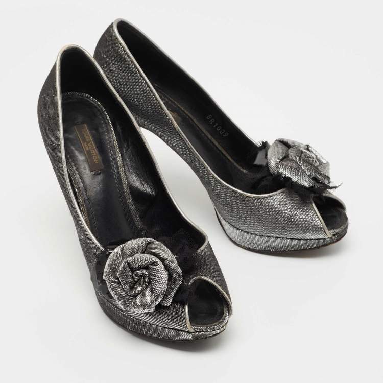 Pre Owned Louis Vuitton Metallic Grey/Black Lurex Fabric Floral Peep Toe Pumps Size 38