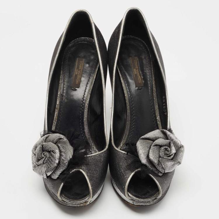 Pre Owned Louis Vuitton Metallic Grey/Black Lurex Fabric Floral Peep Toe Pumps Size 38