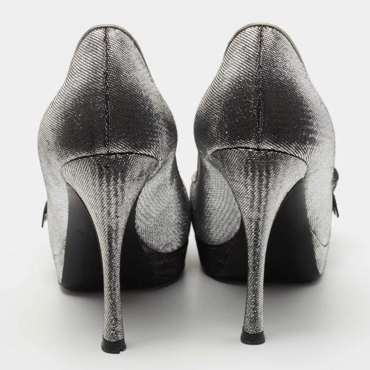 Pre Owned Louis Vuitton Metallic Grey/Black Lurex Fabric Floral Peep Toe Pumps Size 38