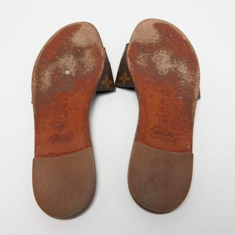 مملوكة مسبقًا Louis Vuitton Brown Monogram Canvas Lock It Flat Slides Size 37