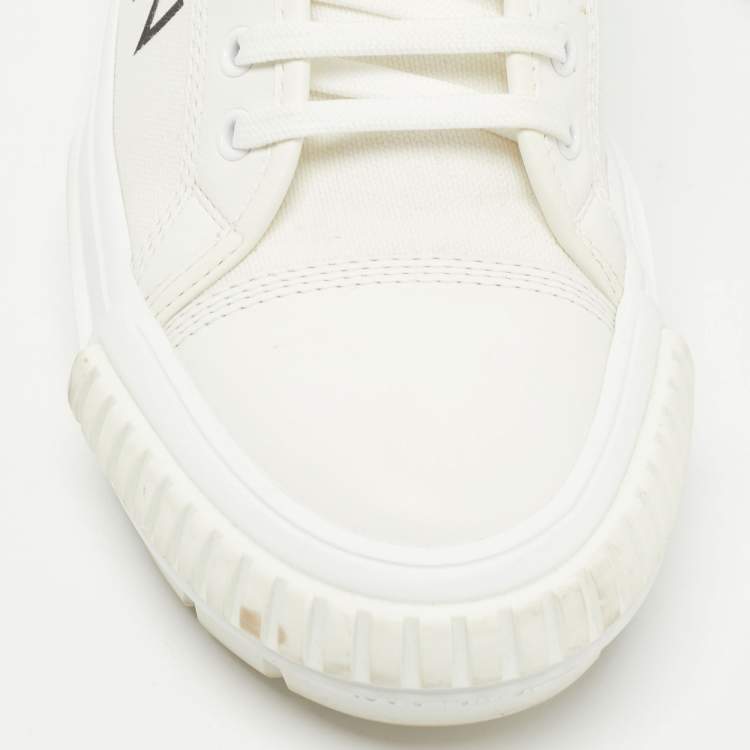 Pre Owned Louis Vuitton White/Brown Monogram Canvas Lace Up Sneakers Size 40