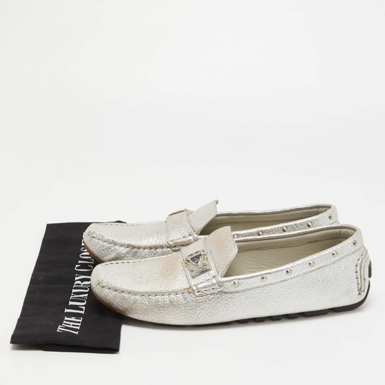 Pre Owned Louis Vuitton Silver Leather Lombok Slip On Loafers Size 40.5