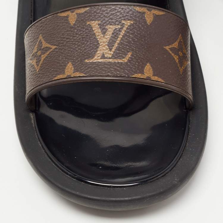 Pre Owned Louis Vuitton Brown/Black Coated Canvas and Rubber Sunbath Flat Sandals Size 39