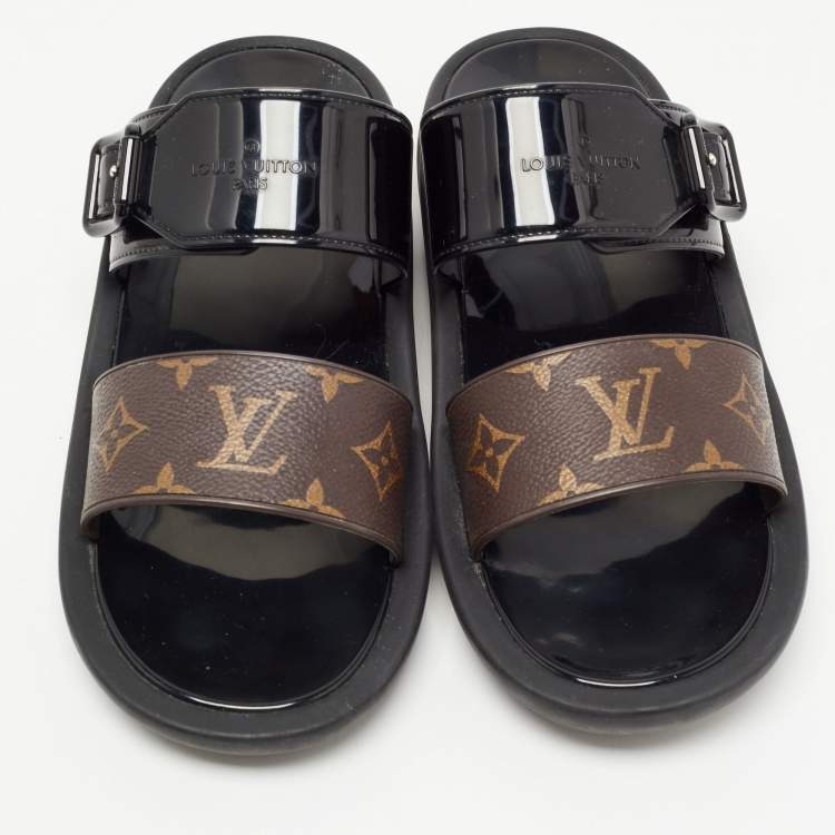 Pre Owned Louis Vuitton Brown/Black Coated Canvas and Rubber Sunbath Flat Sandals Size 39
