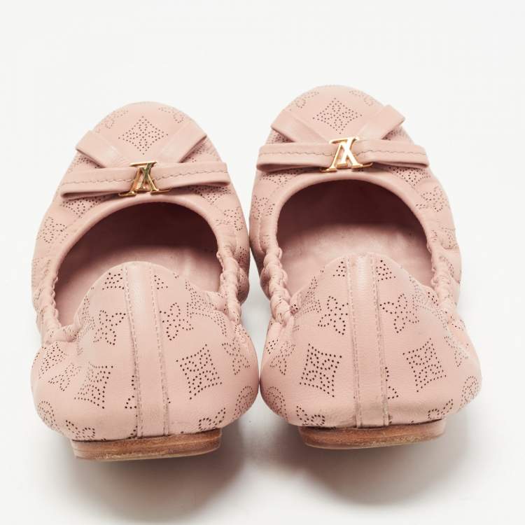 Pre Owned Louis Vuitton Beige Leather Bow Scrunch Ballet Flats Size 38