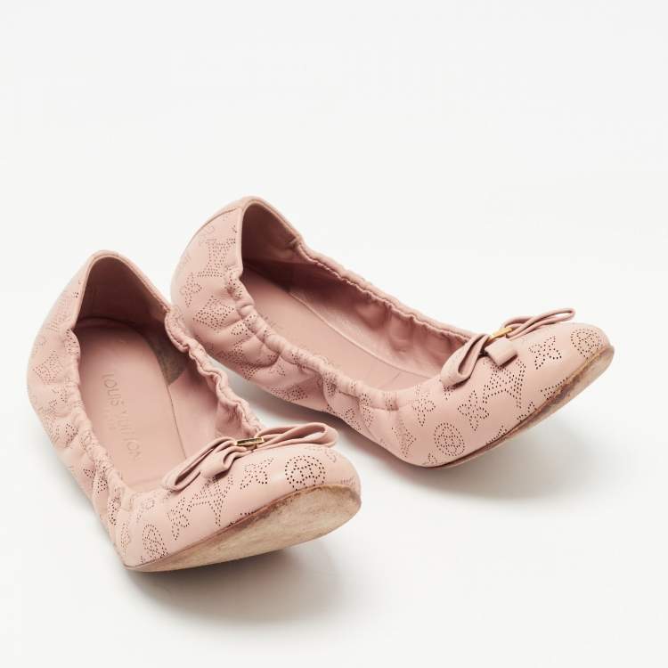 Pre Owned Louis Vuitton Beige Leather Bow Scrunch Ballet Flats Size 38