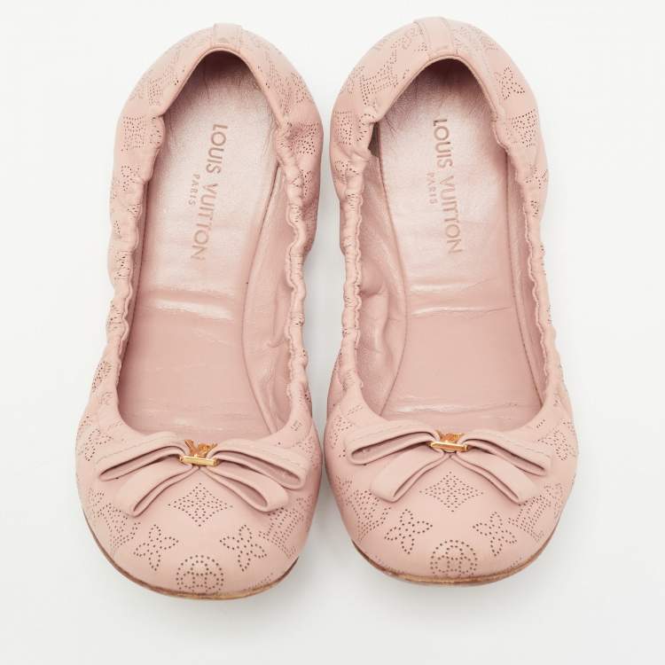Pre Owned Louis Vuitton Beige Leather Bow Scrunch Ballet Flats Size 38