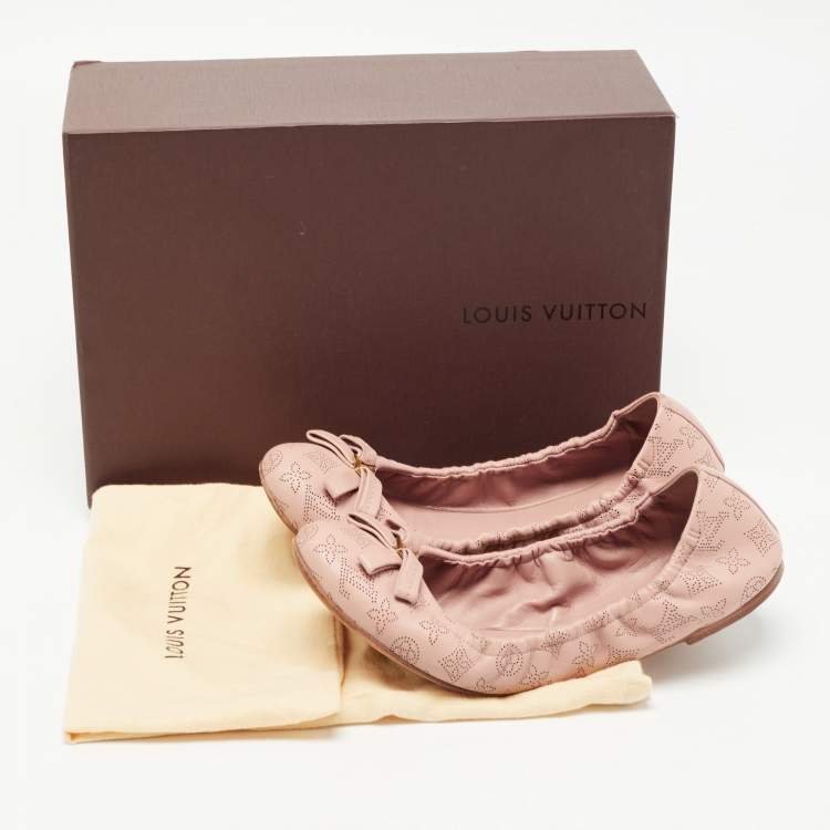 Pre Owned Louis Vuitton Beige Leather Bow Scrunch Ballet Flats Size 38