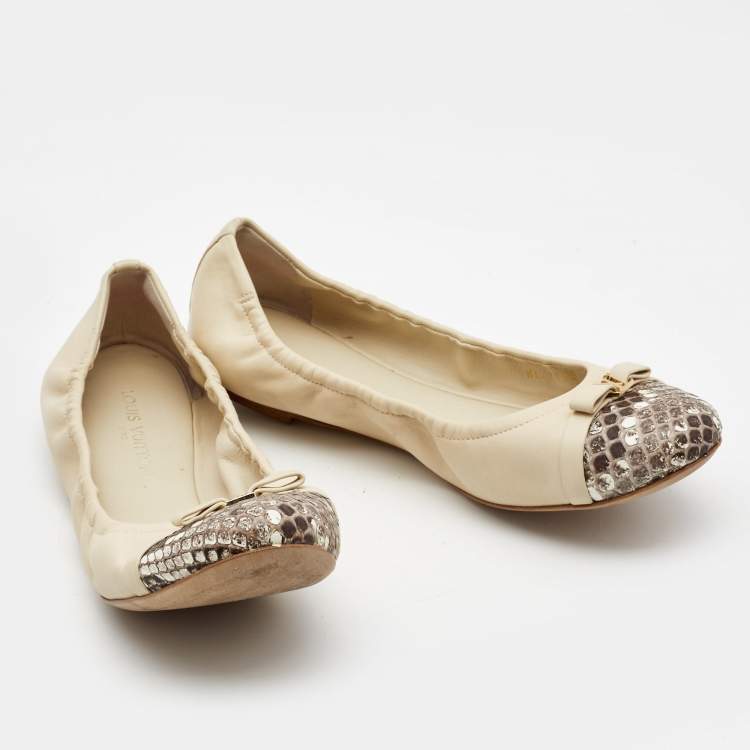 Pre Owned Louis Vuitton White Two Tone Leather And Python Cap Toe Scrunch Ballet Flats Size 38