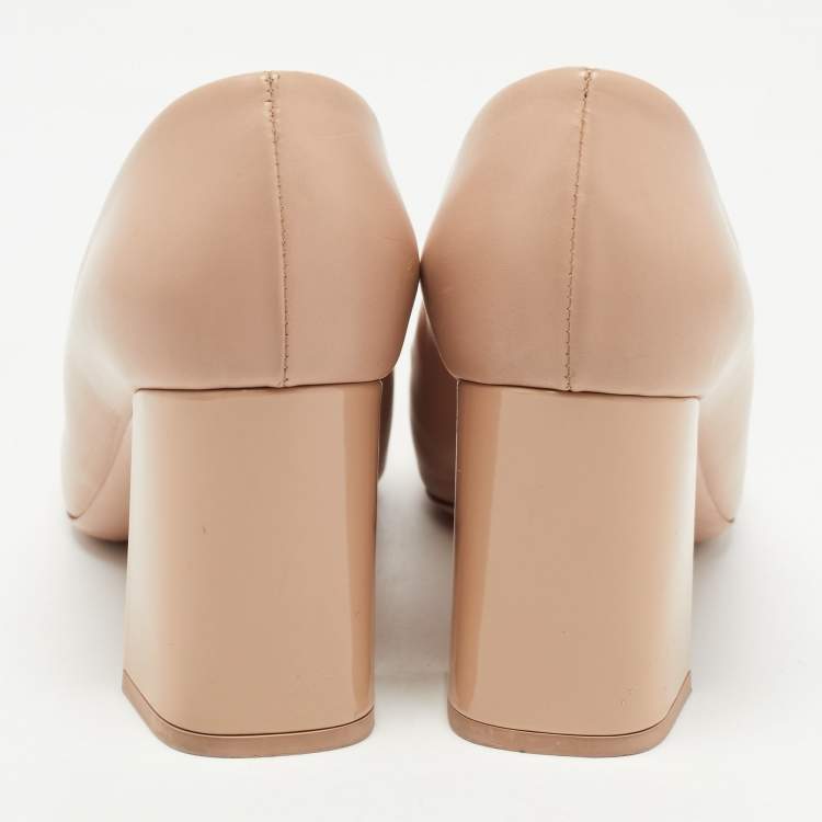مملوكة مسبقًا Louis Vuitton Beige Patent Leather Madeleine Pumps Size 37.5