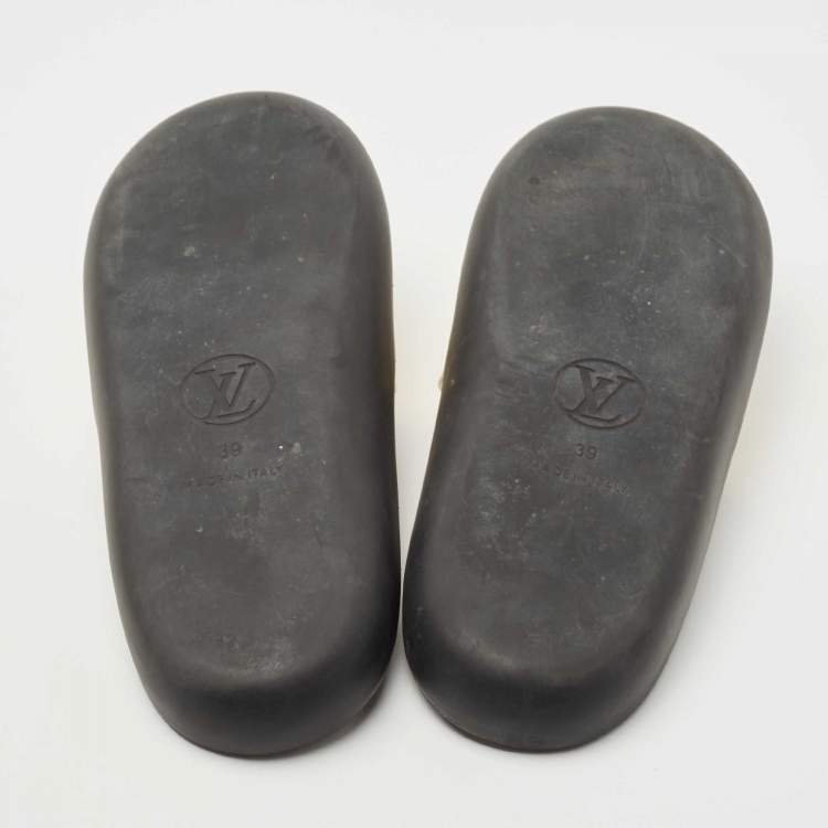 مملوكة مسبقًا Louis Vuitton Gold Leather Sunbath Slides Size 39