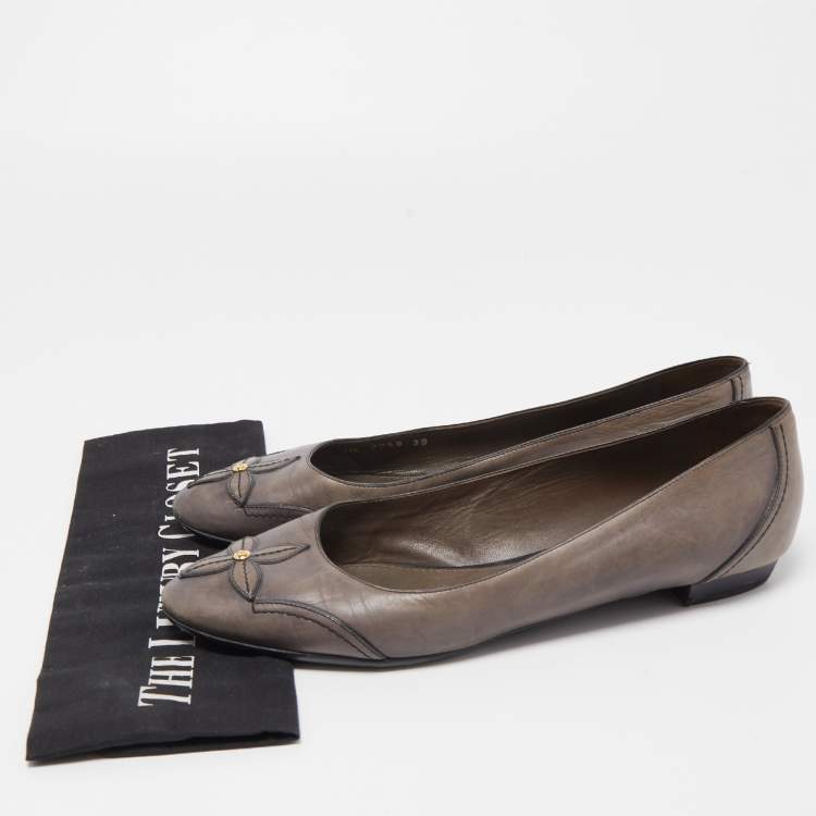 Pre Owned Louis Vuitton Grey Leather Ballet Flats Size 39