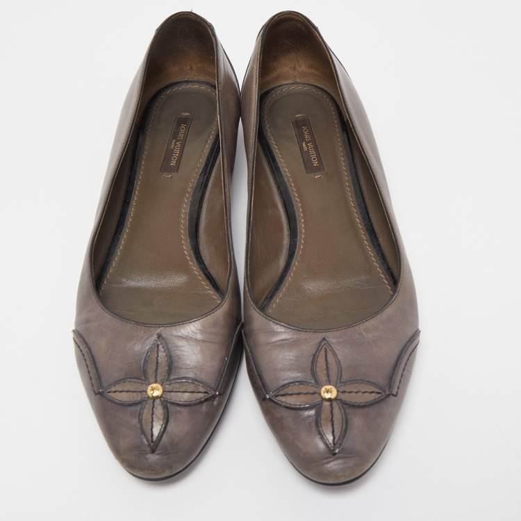 Pre Owned Louis Vuitton Grey Leather Ballet Flats Size 39