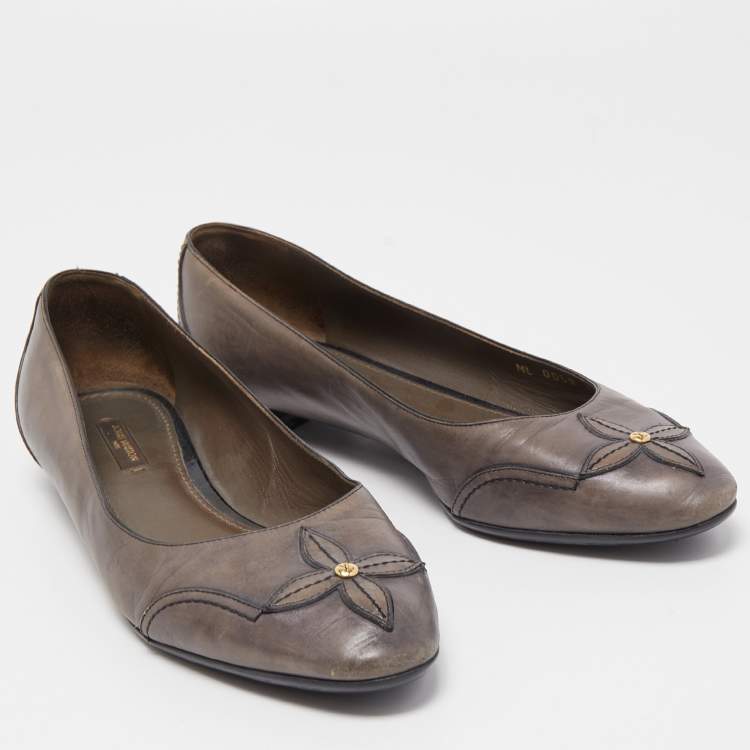 Pre Owned Louis Vuitton Grey Leather Ballet Flats Size 39