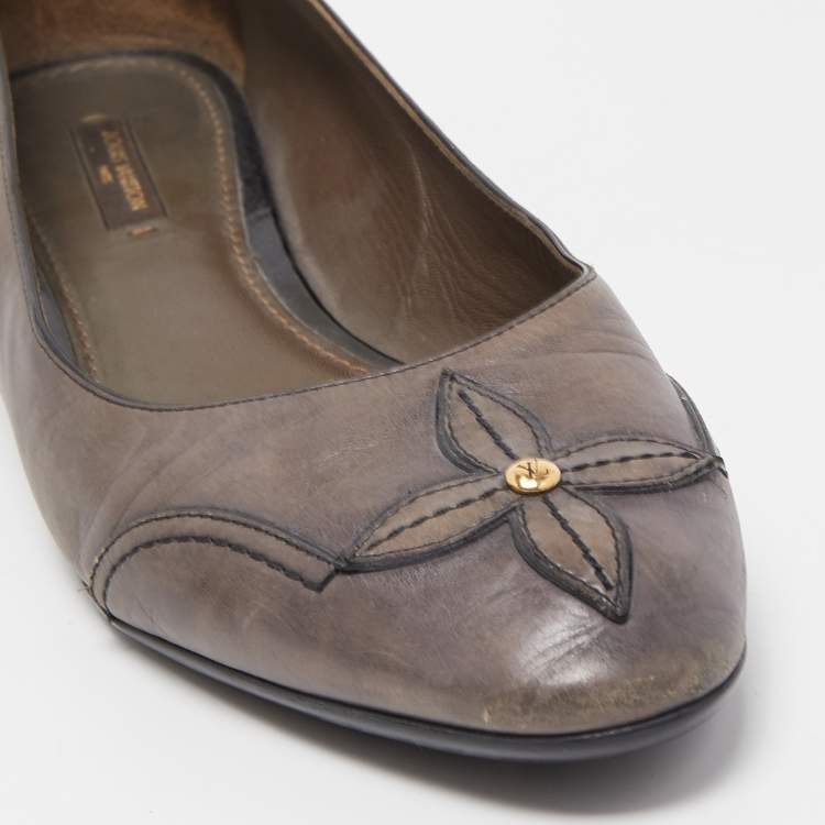 Pre Owned Louis Vuitton Grey Leather Ballet Flats Size 39