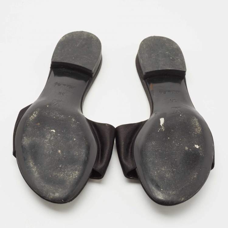 مملوكة مسبقًا Louis Vuitton Black Satin Madeleine Flat Slides Size 36 