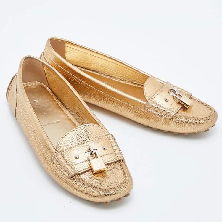 Pre Owned Louis Vuitton Gold Leather Close Up Loafers Size 39