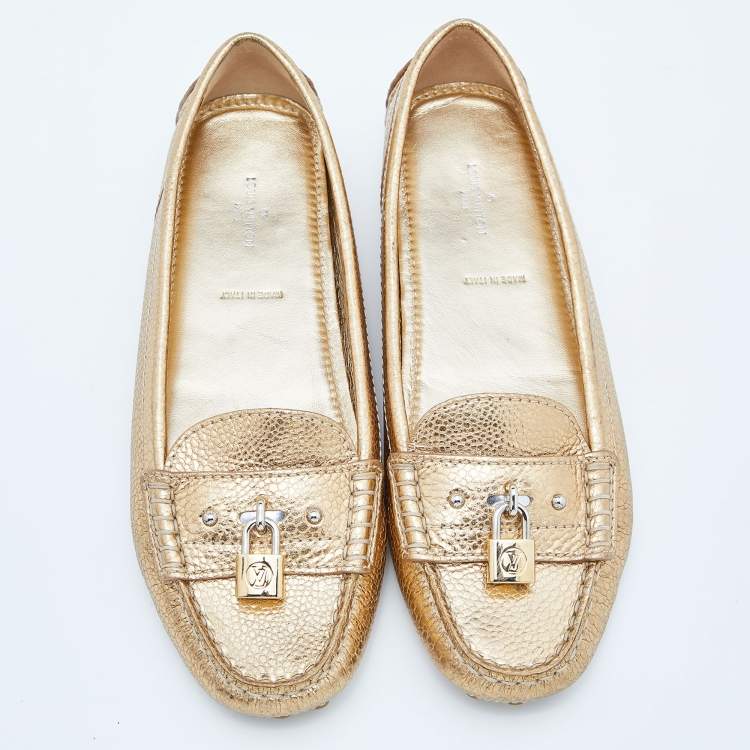 Pre Owned Louis Vuitton Gold Leather Close Up Loafers Size 39