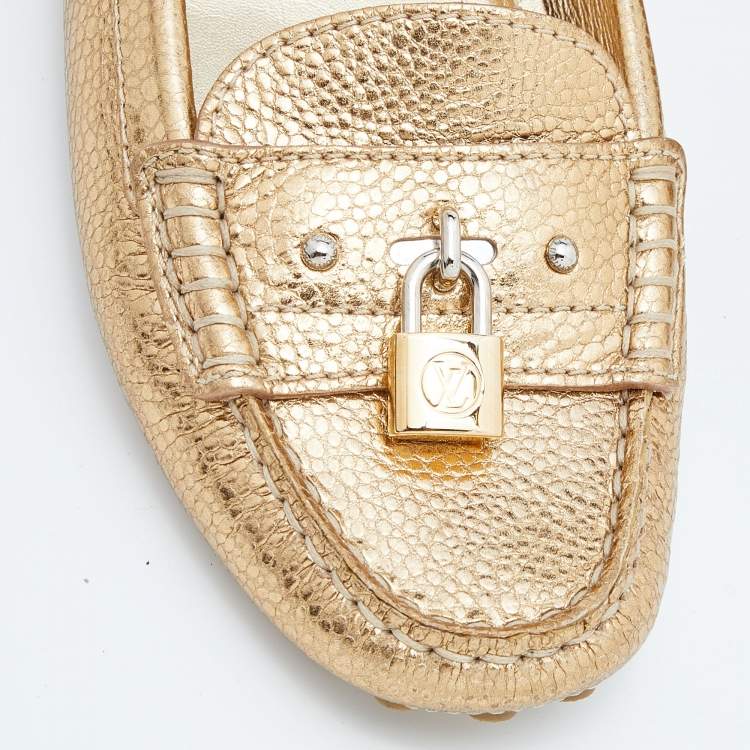 Pre Owned Louis Vuitton Gold Leather Close Up Loafers Size 39