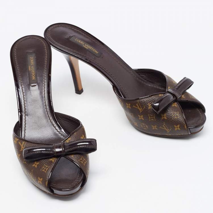 Pre Owned Louis Vuitton Brown Monogram Canvas Malibu Slides Size 36.5