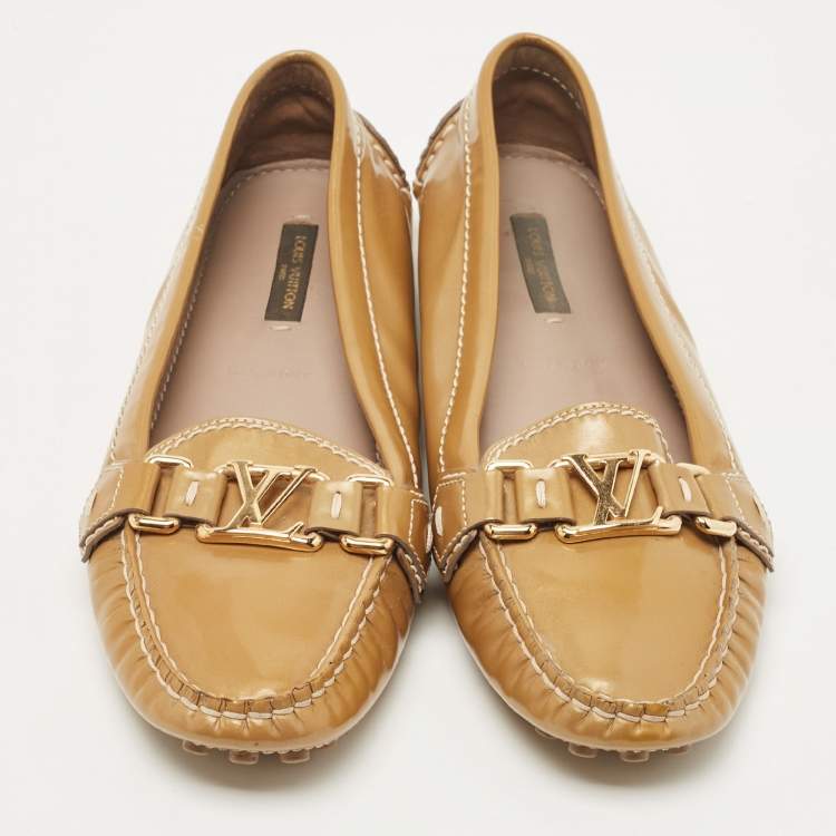 Pre Owned Louis Vuitton Beige Patent Leather Oxford Loafers Size 37