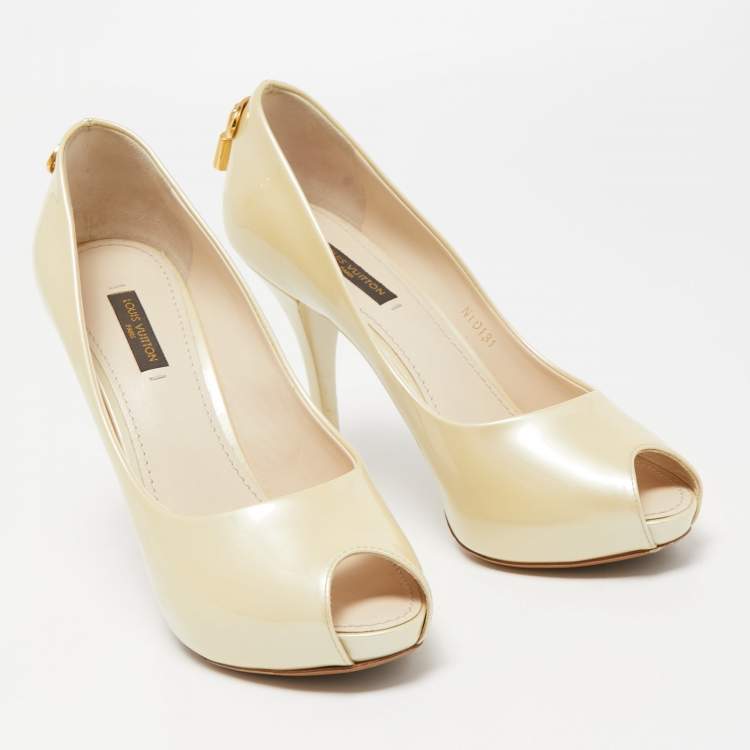 Pre Owned Louis Vuitton Cream Patent Leather Oh Really! Pumps Size 36.5