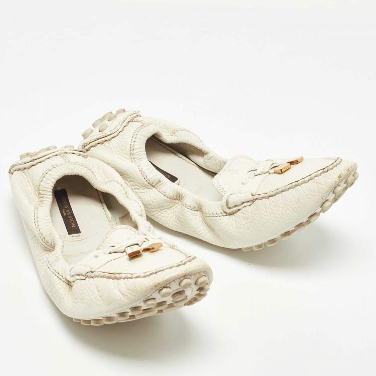 Pre Owned Louis Vuitton White Leather Scrunch Loafers Size 41