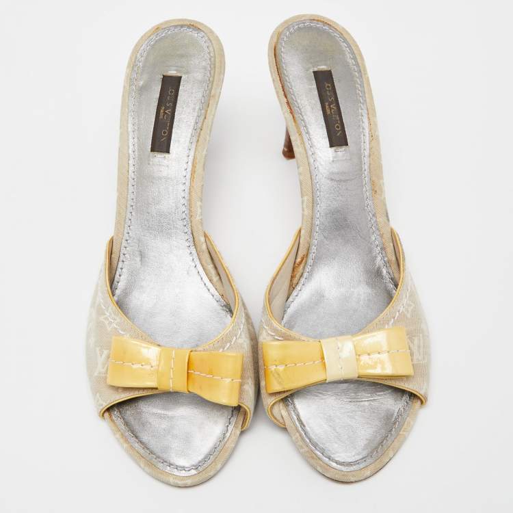 Pre Owned Louis Vuitton Grey/Yellow Monogram Canvas and Patent Leather Bow Slide Sandals Size 39.5