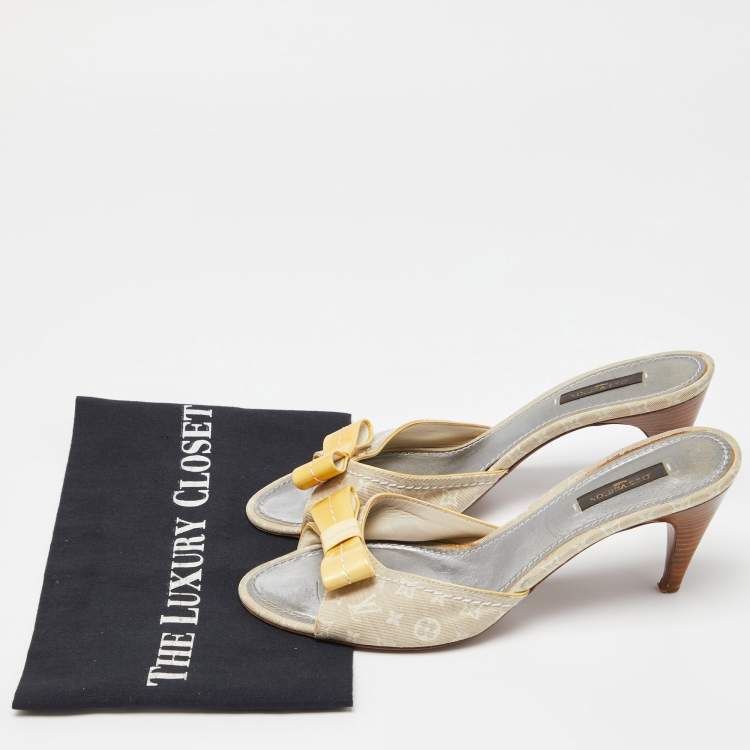 Pre Owned Louis Vuitton Grey/Yellow Monogram Canvas and Patent Leather Bow Slide Sandals Size 39.5