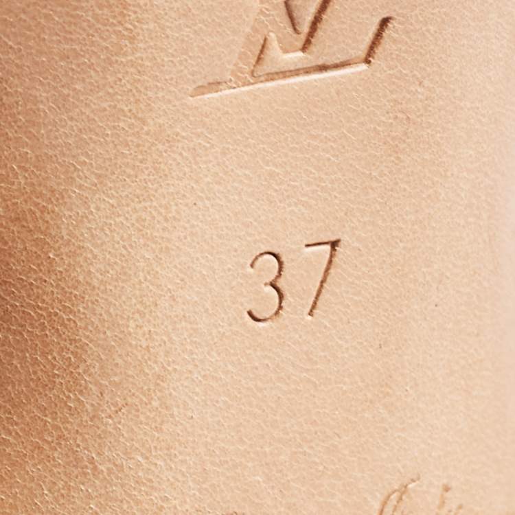 مملوكة مسبقًا Louis Vuitton Beige Patent Leather Eyeline Pumps Size 37