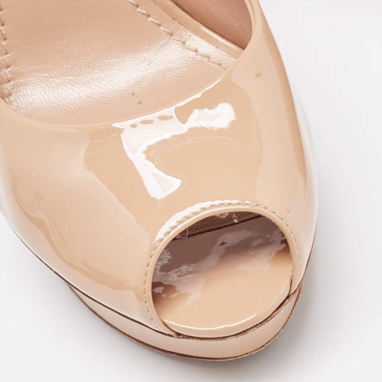 مملوكة مسبقًا Louis Vuitton Beige Patent Leather Eyeline Pumps Size 37