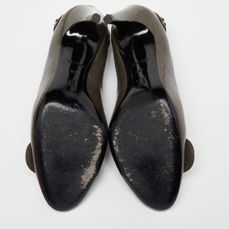 Pre Owned Louis Vuitton Grey Patent Leather Pumps Size 38