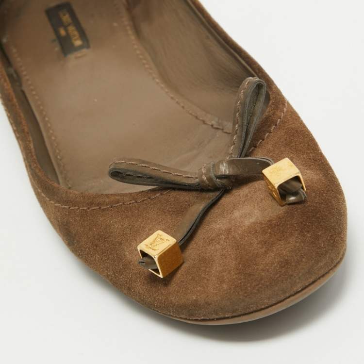 مملوكة مسبقًا Louis Vuitton Brown Suede Dice Bow Ballet Flats Size 38