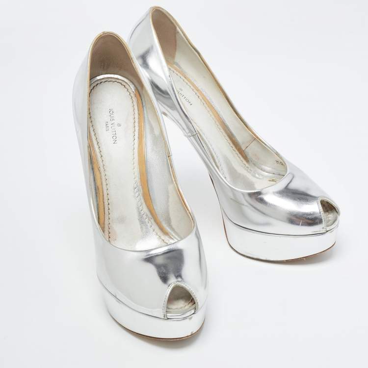 Pre Owned Louis Vuitton Silver Leather Eyeline Pumps Size 37.5