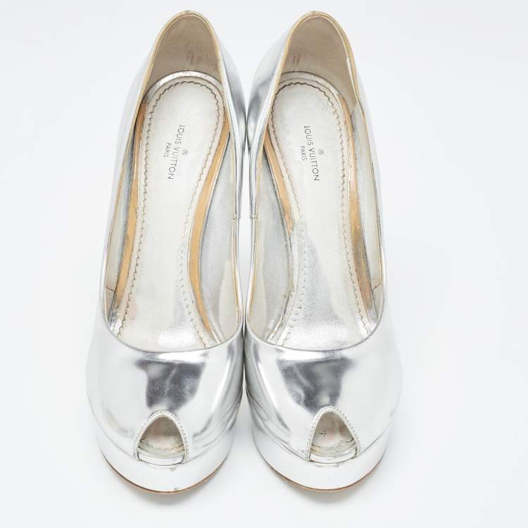 Pre Owned Louis Vuitton Silver Leather Eyeline Pumps Size 37.5