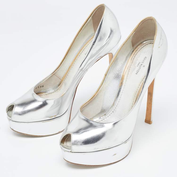 Pre Owned Louis Vuitton Silver Leather Eyeline Pumps Size 37.5