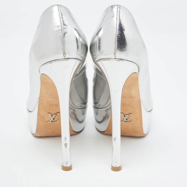 Pre Owned Louis Vuitton Silver Leather Eyeline Pumps Size 37.5