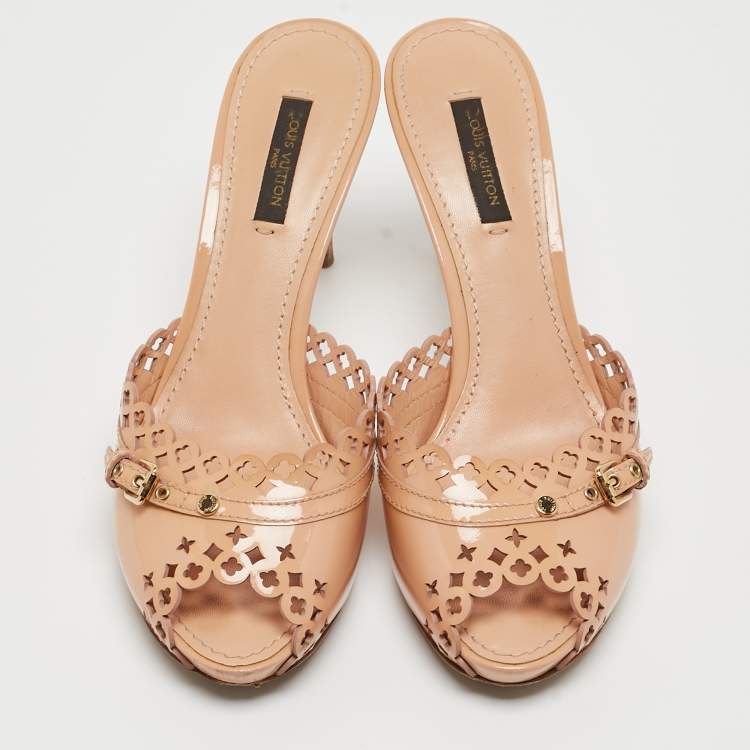 Pre Owned Louis Vuitton Beige Patent Leather  Cut Buckle Detail Slide Sandals Size 37