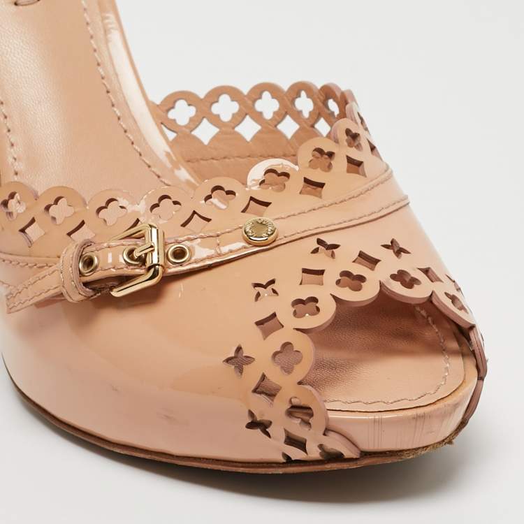 Pre Owned Louis Vuitton Beige Patent Leather  Cut Buckle Detail Slide Sandals Size 37