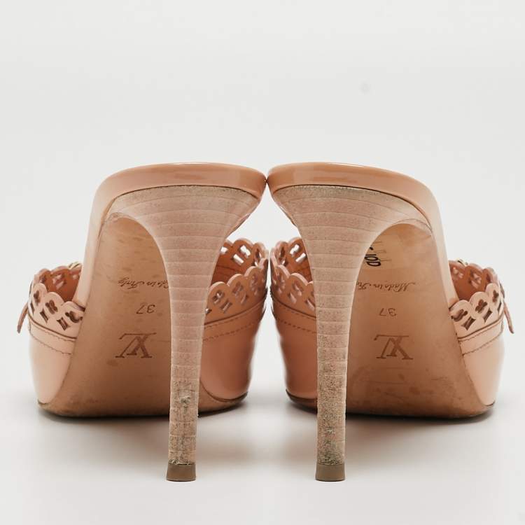 Pre Owned Louis Vuitton Beige Patent Leather  Cut Buckle Detail Slide Sandals Size 37