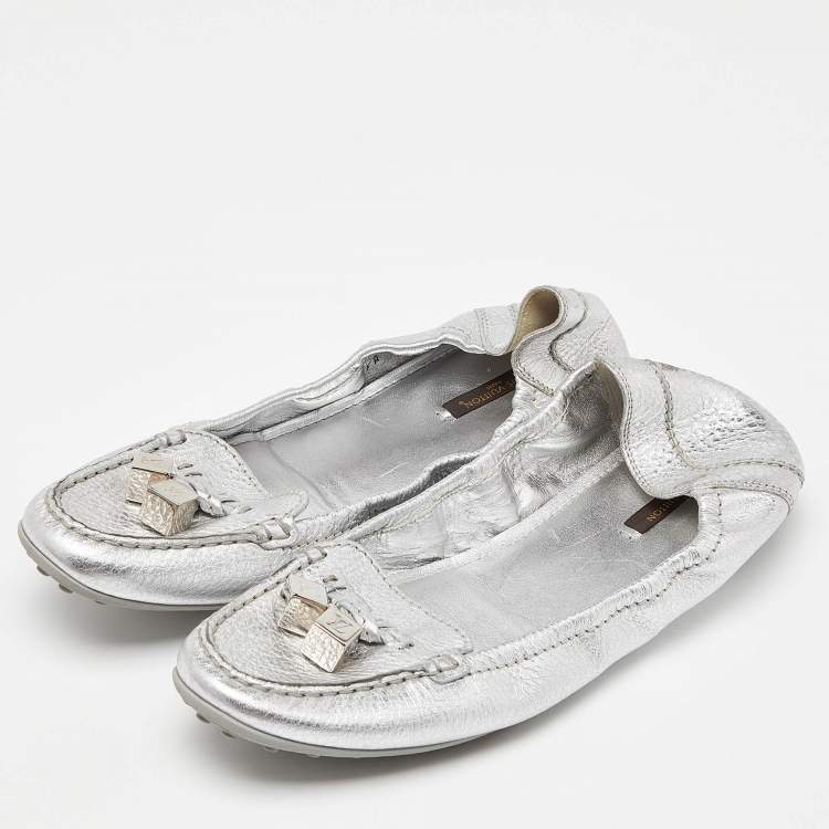 Pre Owned Louis Vuitton Silver Leather Dice Scrunch Loafer Flats Size 40.5