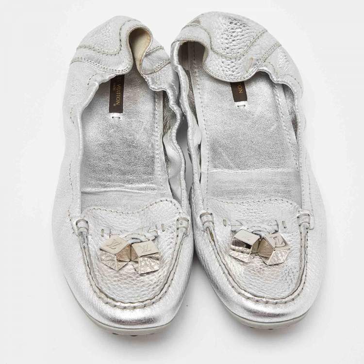 Pre Owned Louis Vuitton Silver Leather Dice Scrunch Loafer Flats Size 40.5