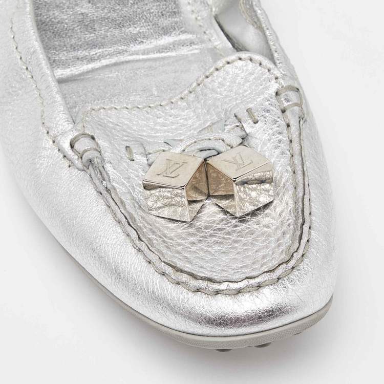 Pre Owned Louis Vuitton Silver Leather Dice Scrunch Loafer Flats Size 40.5