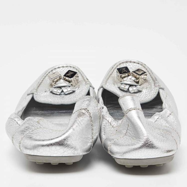 Pre Owned Louis Vuitton Silver Leather Dice Scrunch Loafer Flats Size 40.5