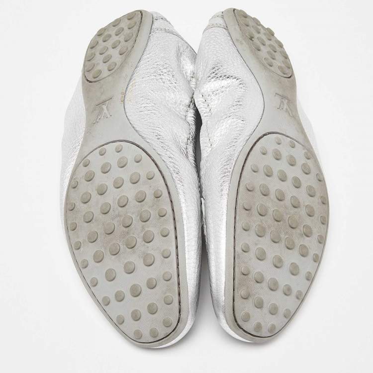 Pre Owned Louis Vuitton Silver Leather Dice Scrunch Loafer Flats Size 40.5