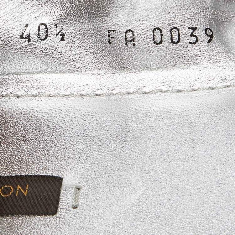 Pre Owned Louis Vuitton Silver Leather Dice Scrunch Loafer Flats Size 40.5
