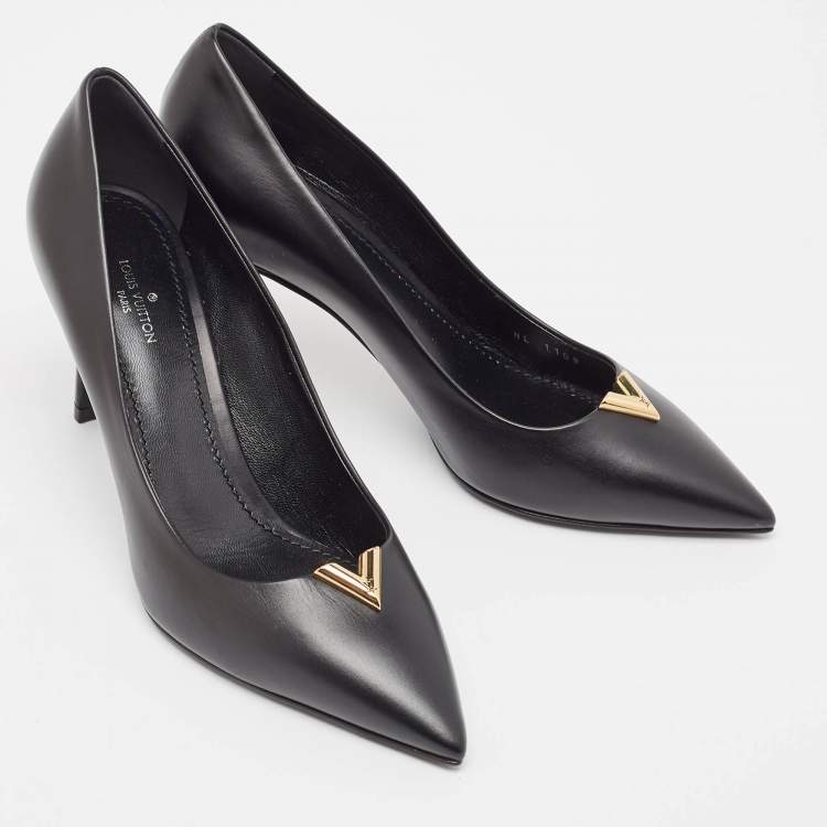 Pre Owned Louis Vuitton Black Leather Heart Breaker Pumps Size 36.5