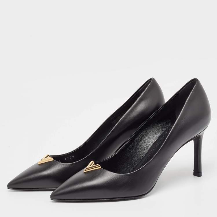 Pre Owned Louis Vuitton Black Leather Heart Breaker Pumps Size 36.5